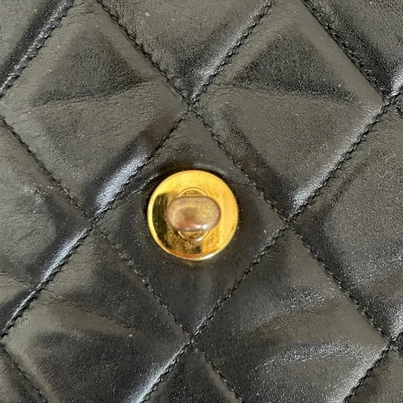 Vintage CHANEL Black Quilted lambskin Crossbody - Picture 14 of 16